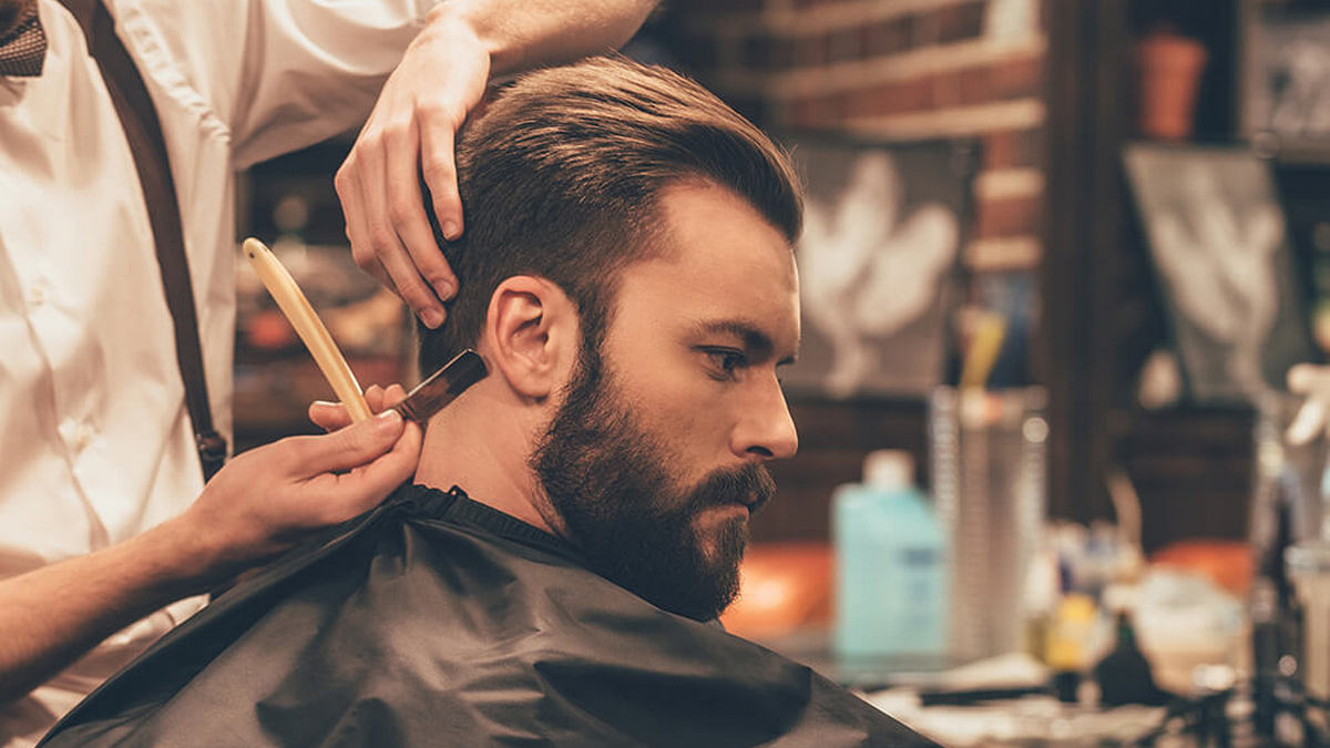 Стрижки, гоління та справжня чоловіча атмосфера: де у Дніпрі привести до ладу зачіску та бороду