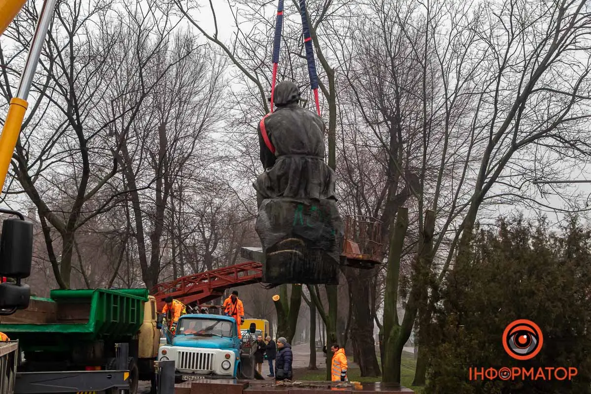 Запланований також демонтаж пам'ятників Ломоносову та Матросову