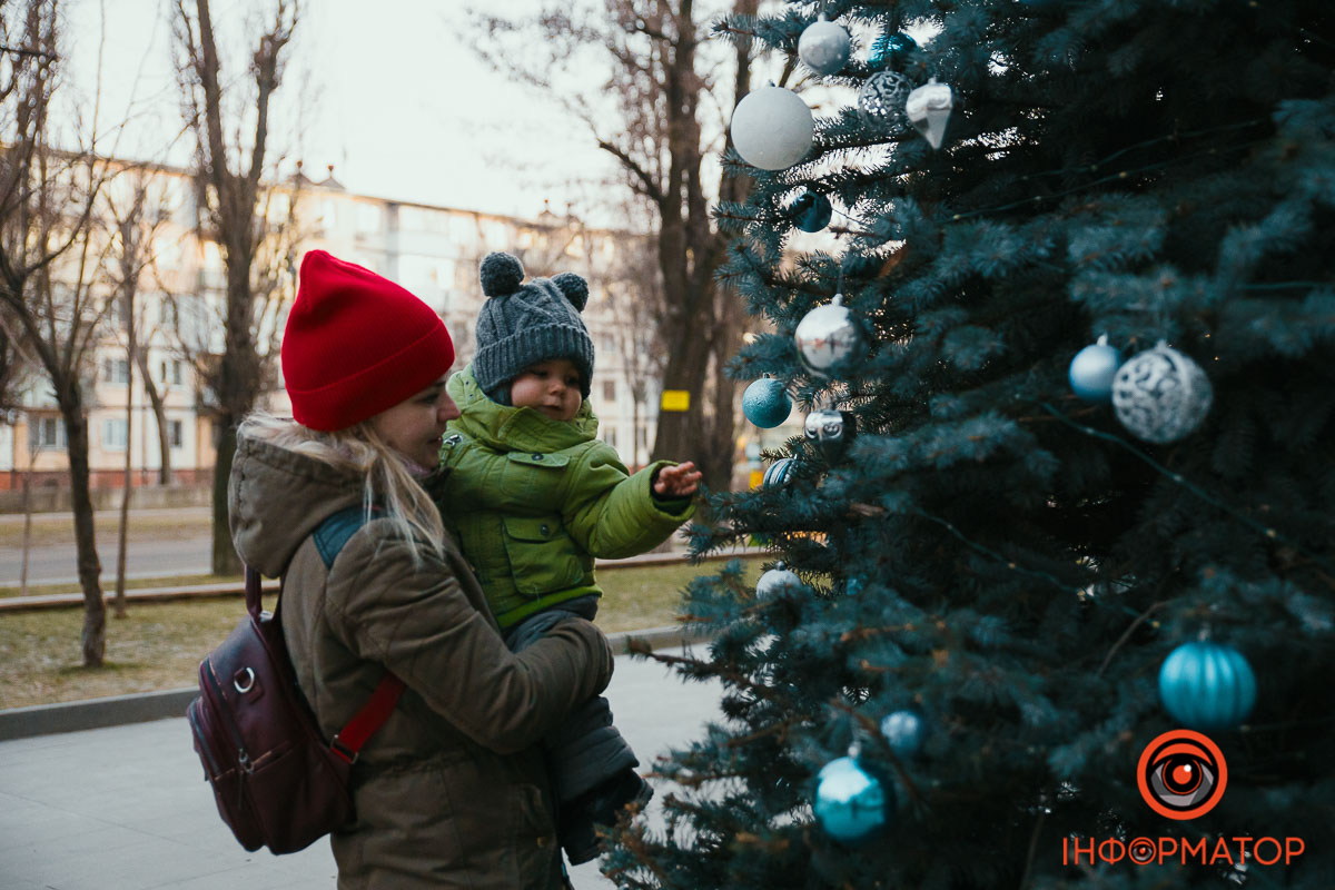 Свято наближається: де у Дніпрі встановили першу новорічну ялинку