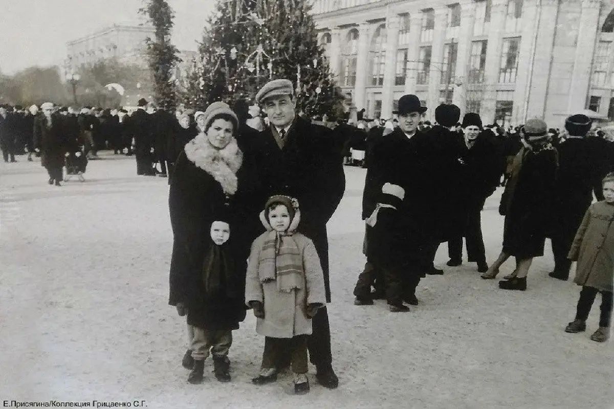 Міська ялинка в центрі міста. Дніпро, 1964 рік
