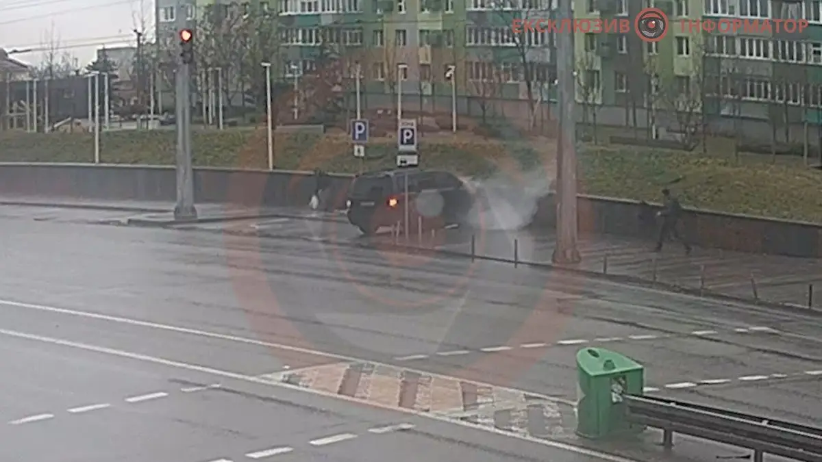 Відео моменту ДТП: у Дніпрі на Слобожанському проспекті Honda влетіла у парапет