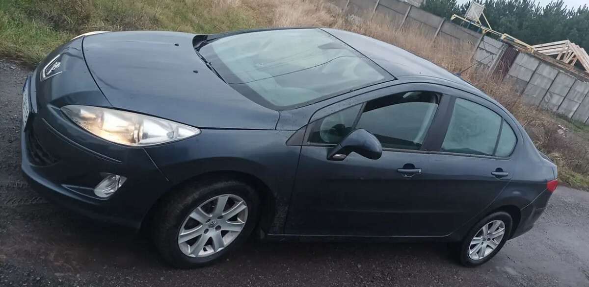 Peugeot 408