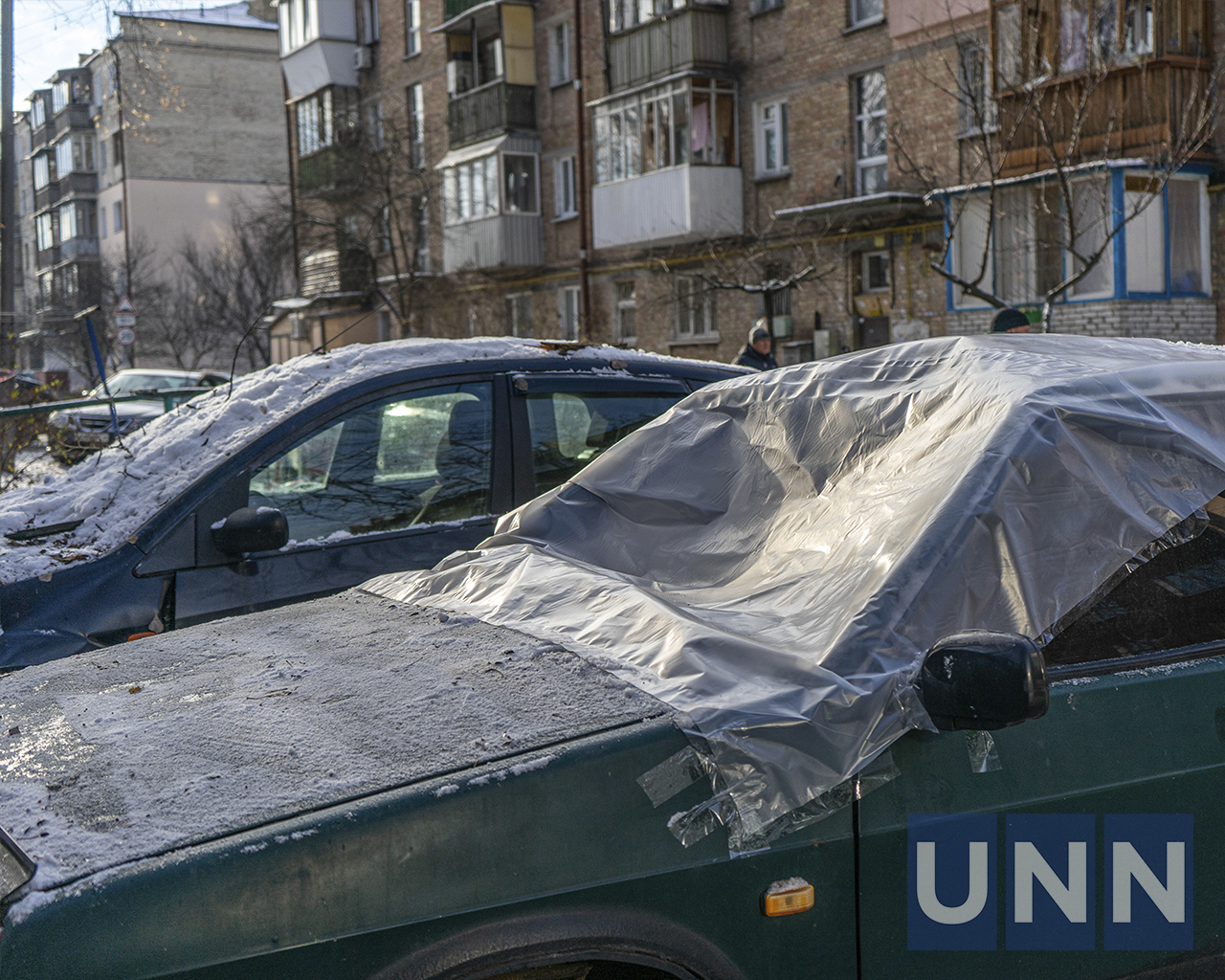 Окупанти зранку вдарили дронами по Києву: фоторепортаж з місця подій - фото 2