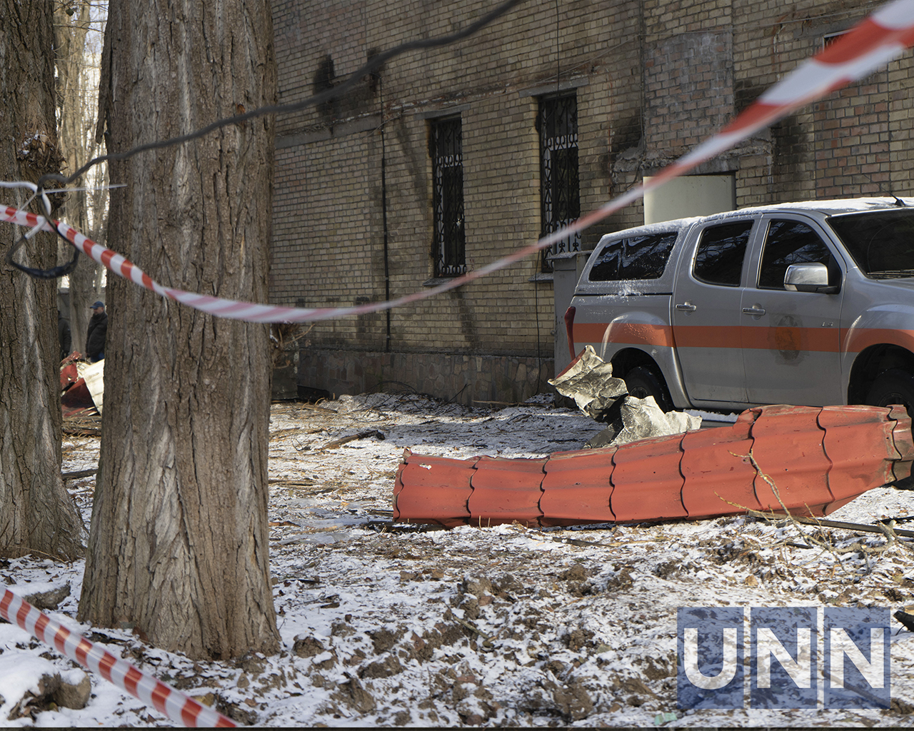 Окупанти зранку вдарили дронами по Києву: фоторепортаж з місця подій - фото 1