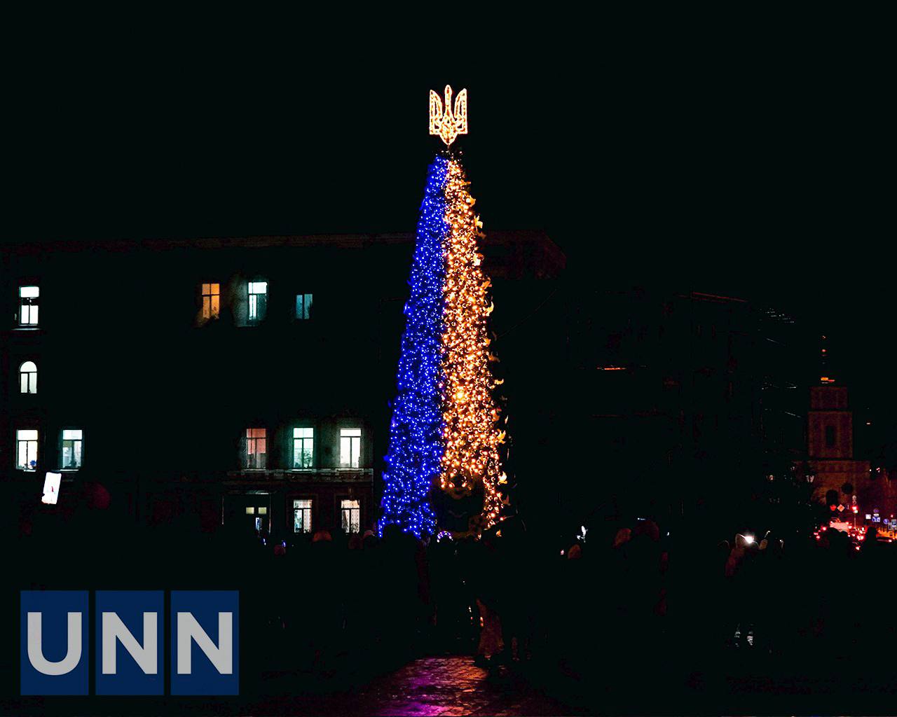 У Києві засвітили вогні на "Ялинці незламності" - фото 6