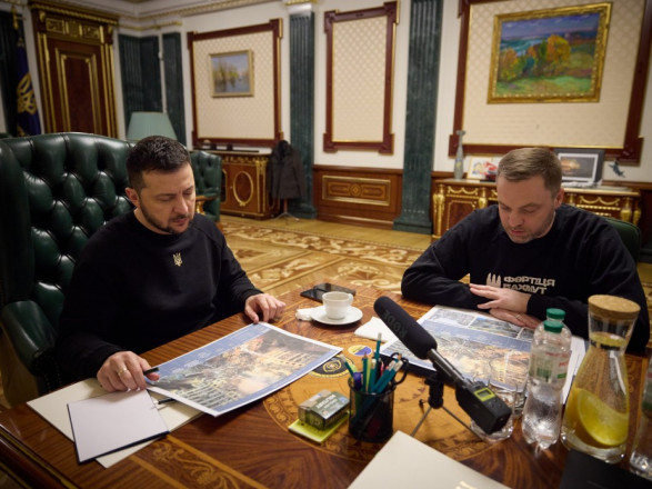 Зеленський заслухав доповіді щодо зруйнованого російською ракетою будинку у Дніпрі