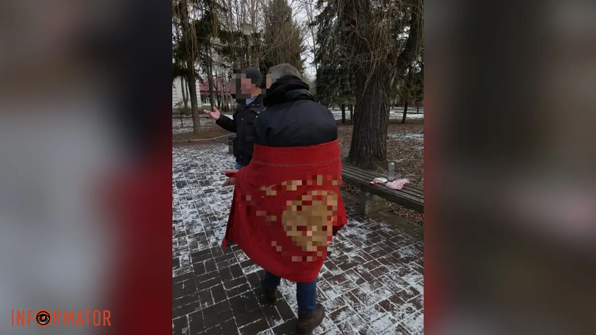 55-річний чоловік ходив по Кривому Рогу, загорнувшись у радянський прапор