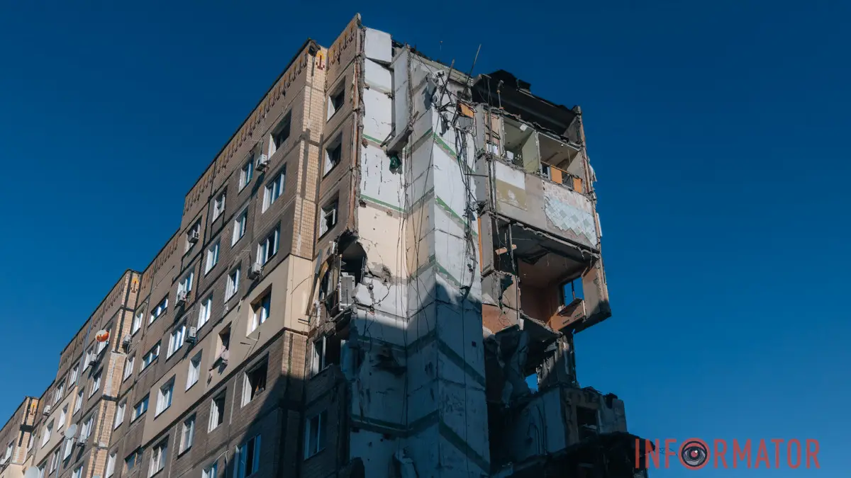 Зруйнований ракетою будинок у Дніпрі: скільки коштів можуть отримати постраждалі та які документи потрібно зібрати