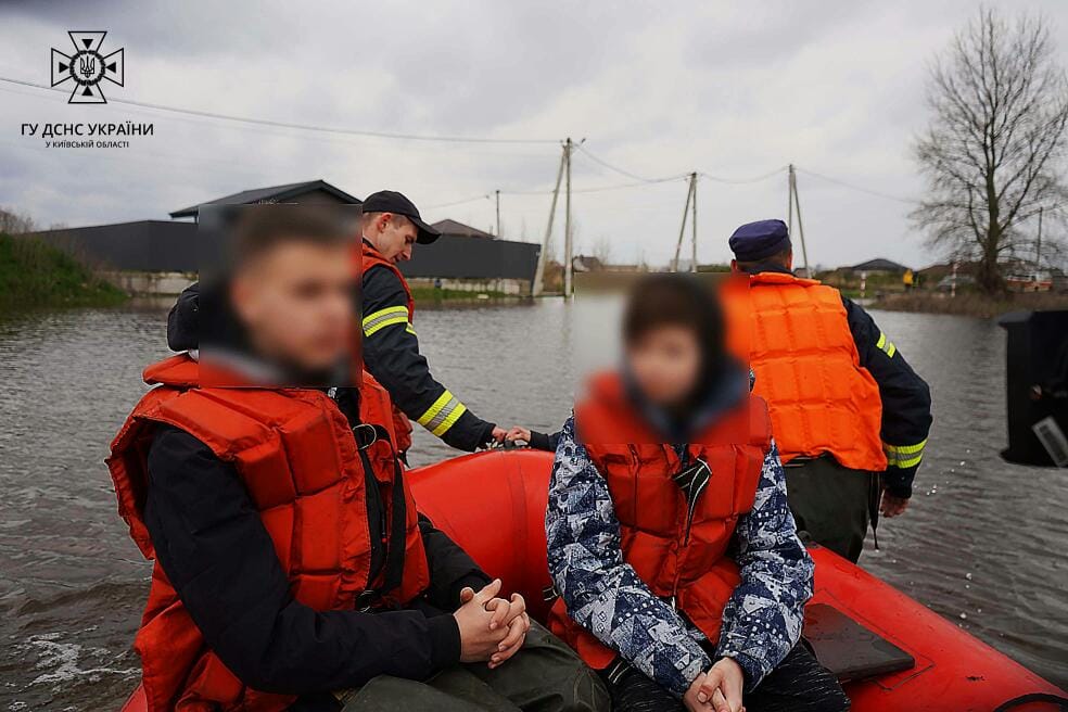 Підтоплення зачепило п'ять областей України: людям підвозять воду та харчі - фото 7