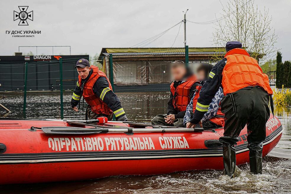 Підтоплення зачепило п'ять областей України: людям підвозять воду та харчі - фото 2