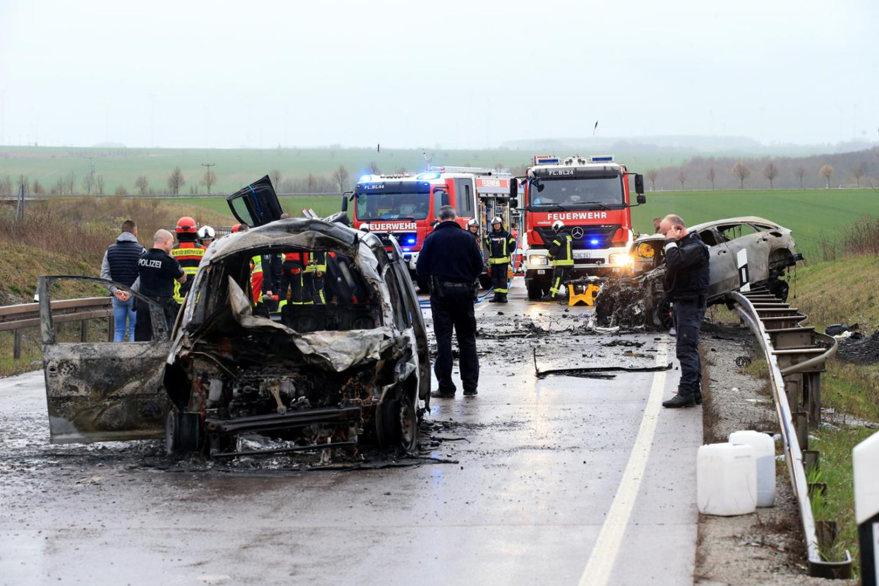 Жахлива аварія в Німеччині: семеро людей згоріли живцем при зіткненні трьох автомобілів - фото 2