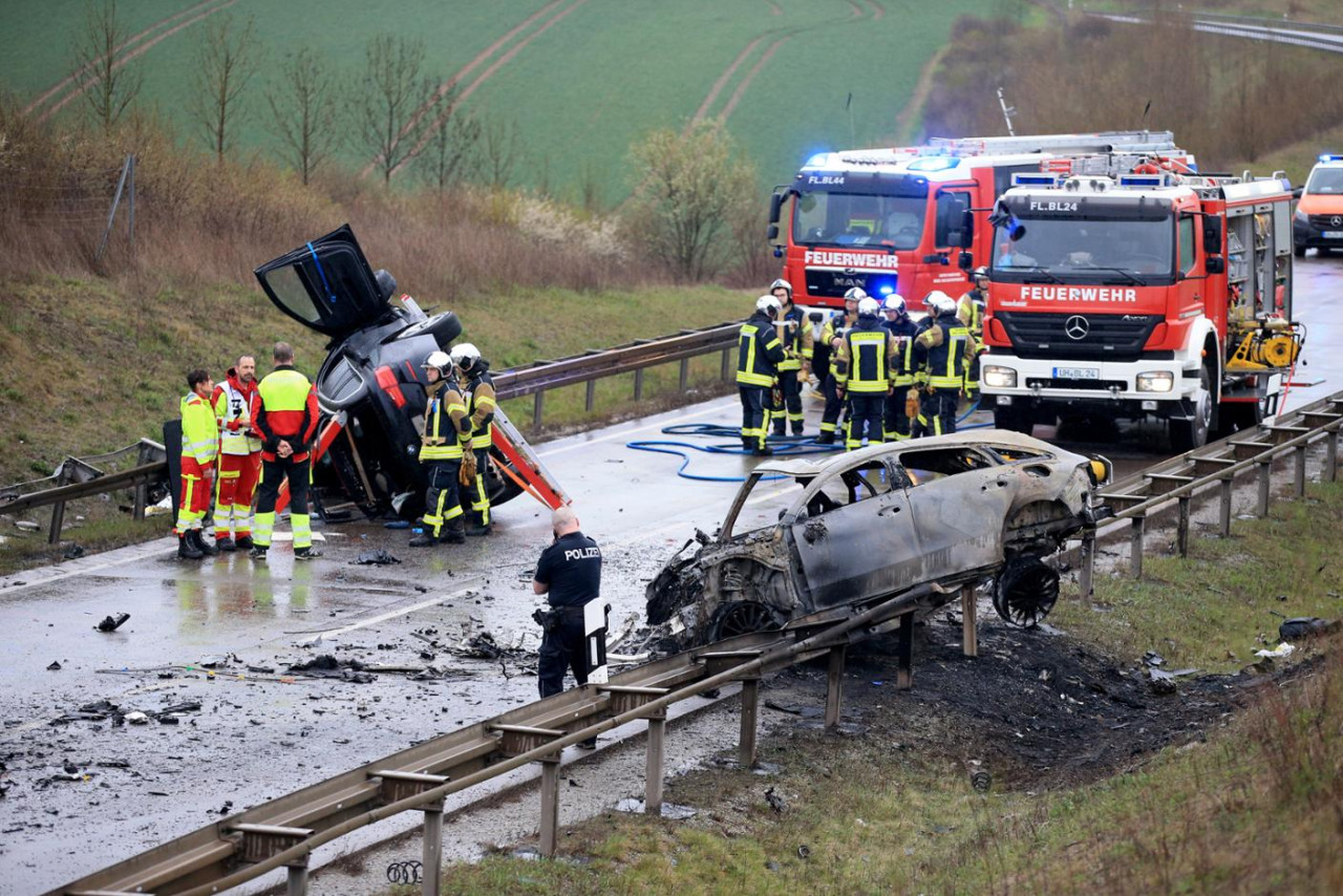 Жахлива аварія в Німеччині: семеро людей згоріли живцем при зіткненні трьох автомобілів - фото 4