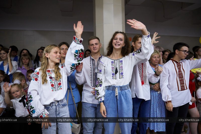 У Харкові “Перший дзвоник” провели у метро: як це було - фото 6