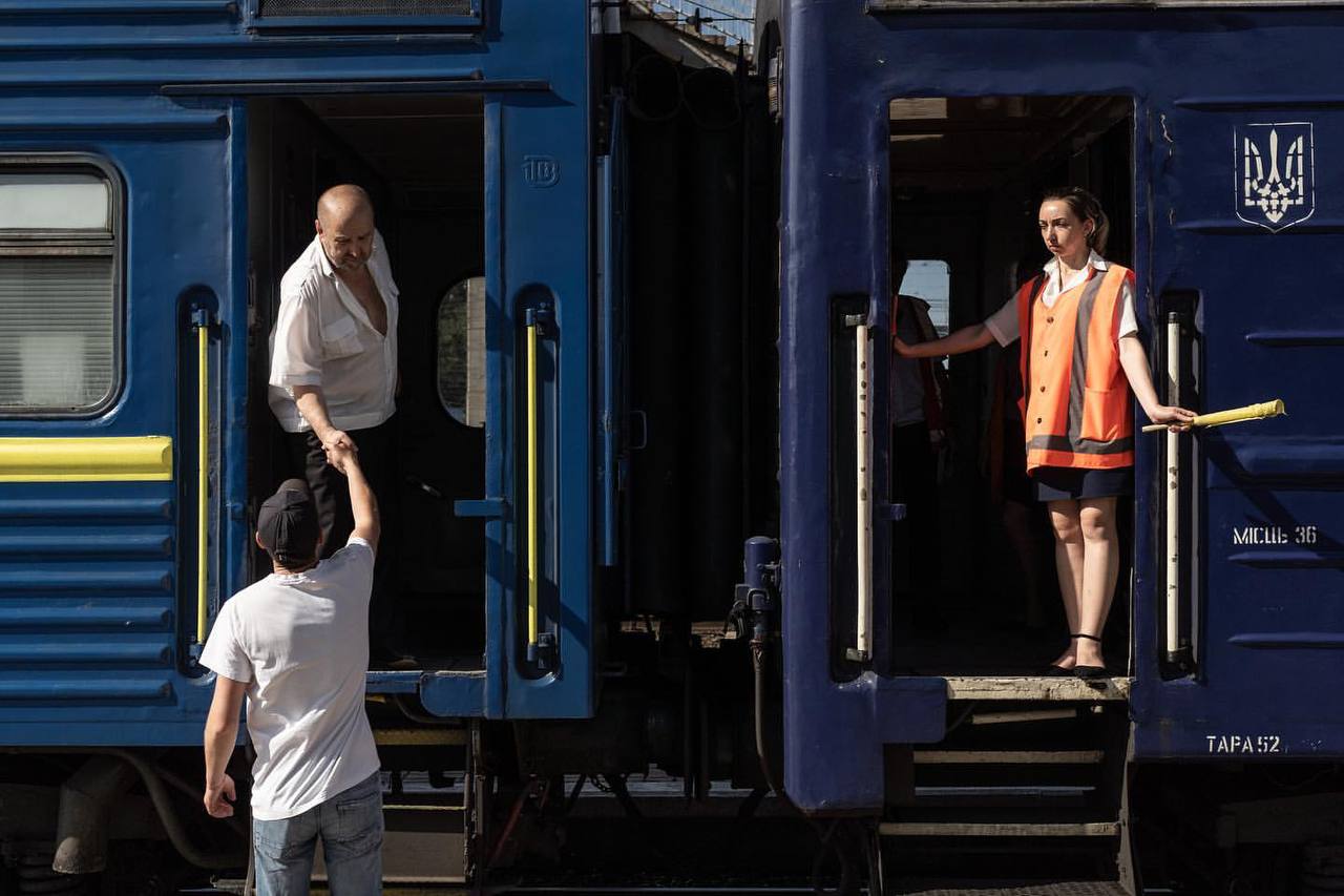 День "залізних людей": Зеленський пояснив, чому залізниця – значно більше, ніж просто транспорт - фото 8