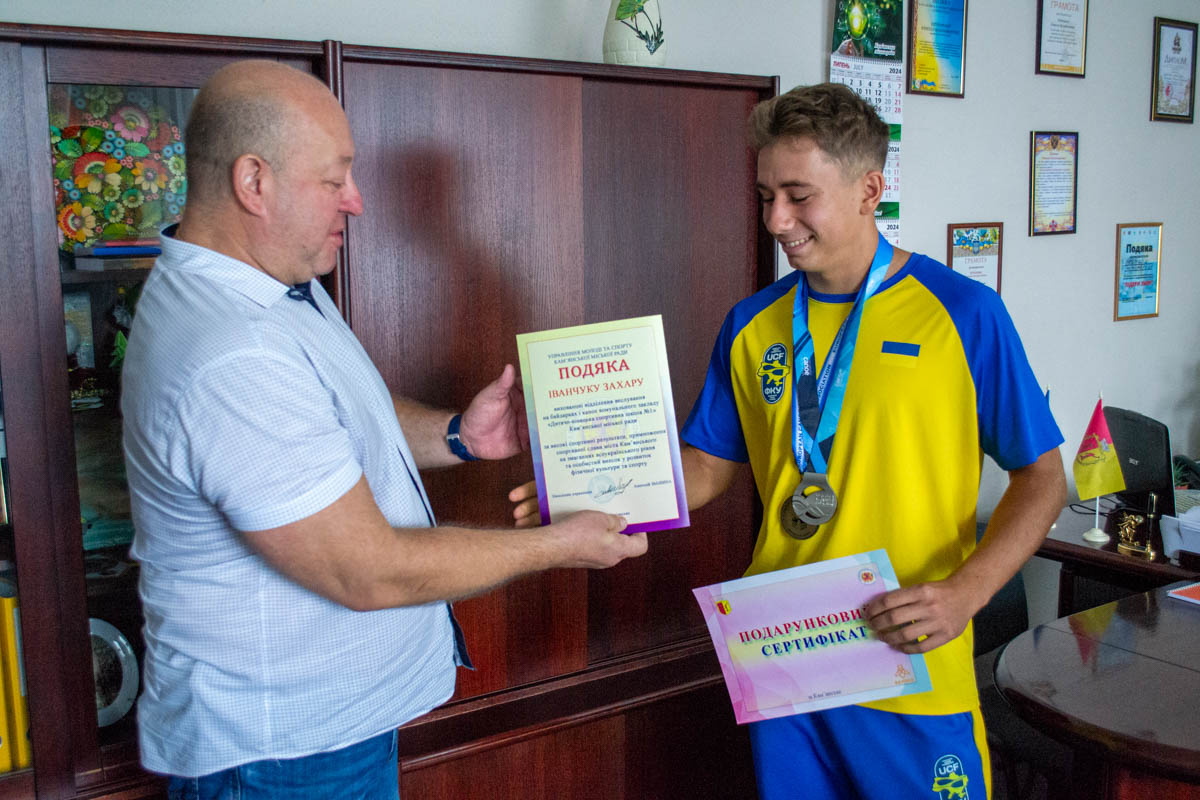 У Камʼянському привітали срібного призера чемпіонату світу з веслування на байдарках і каное