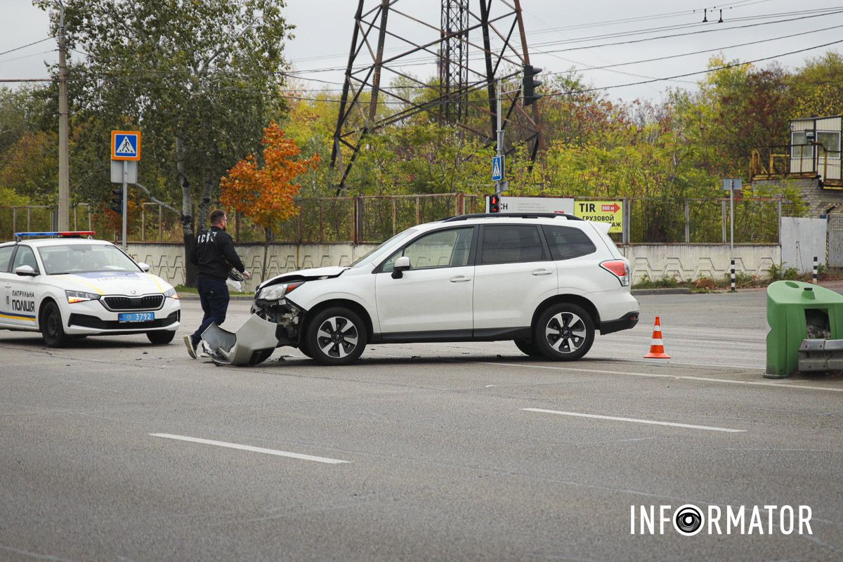 Тут зіткнулись Subaru та вантажівка