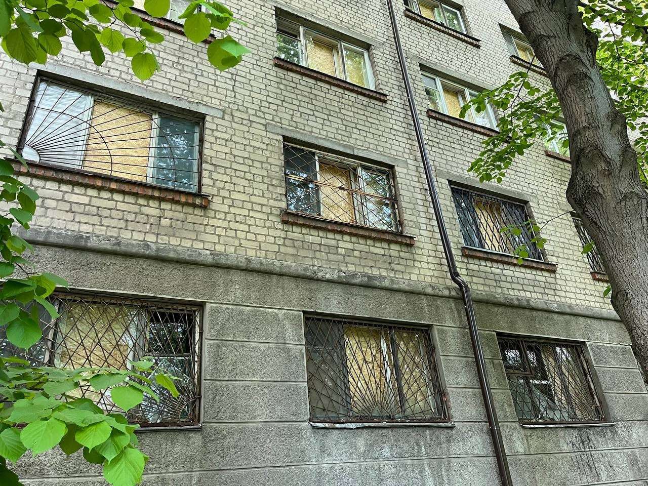 Замість престижного закладу - руїни та смітник