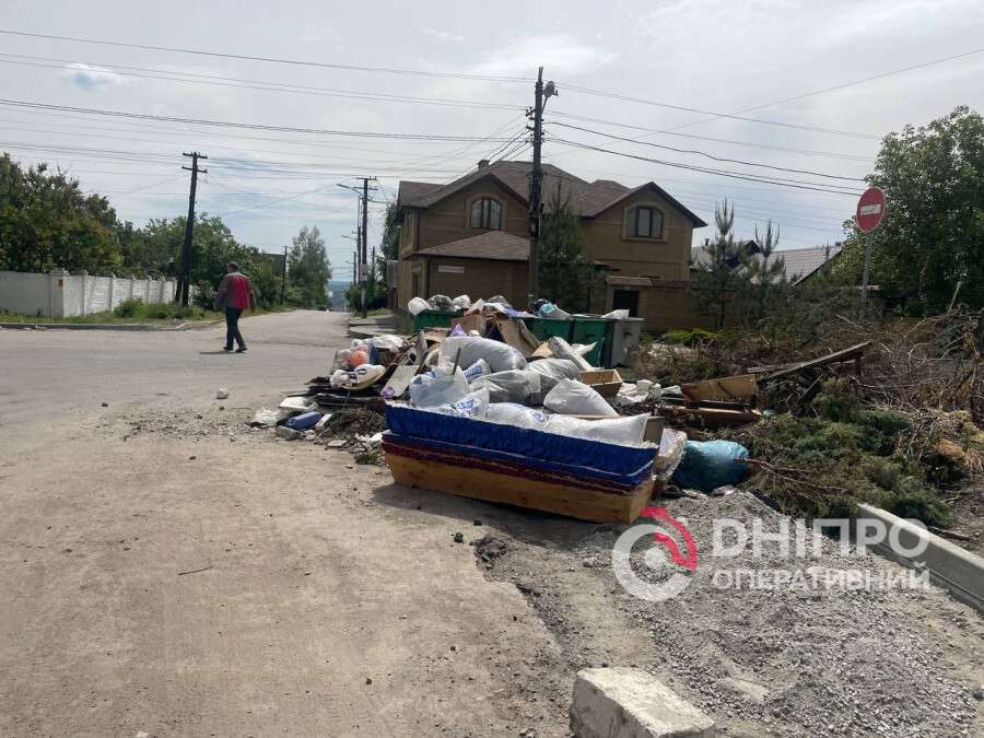 Труни на звалищі