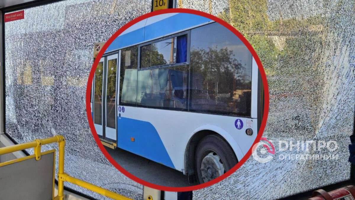 Вандали потрощили тролейбуси та зупинку