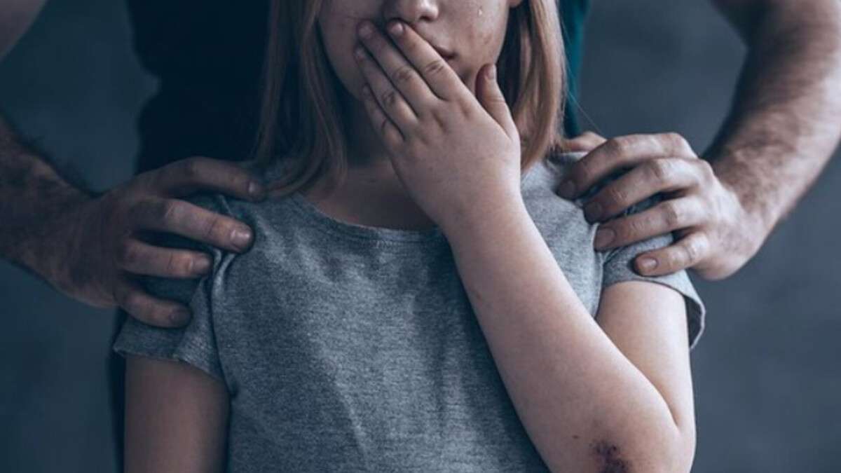 Зґвалтування малолітньої дитини батьком: нові подробиці