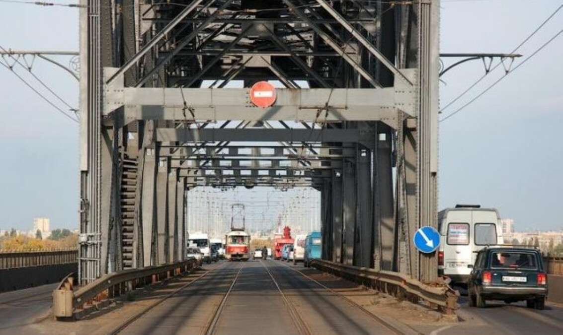 Старий міст у Дніпрі перекриють