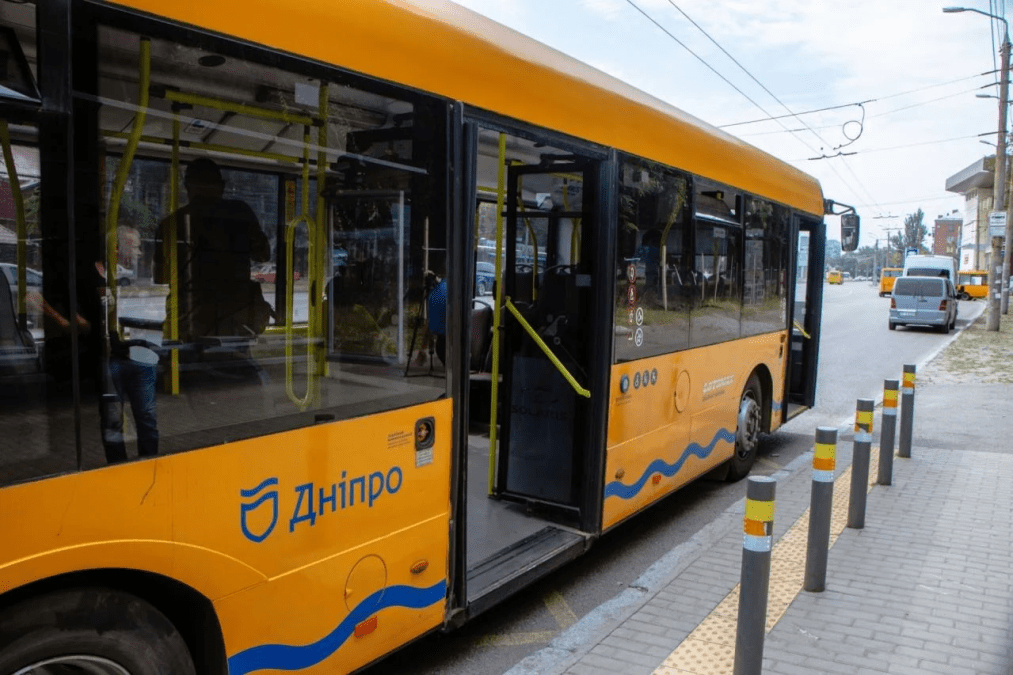Автобус у Дніпрі