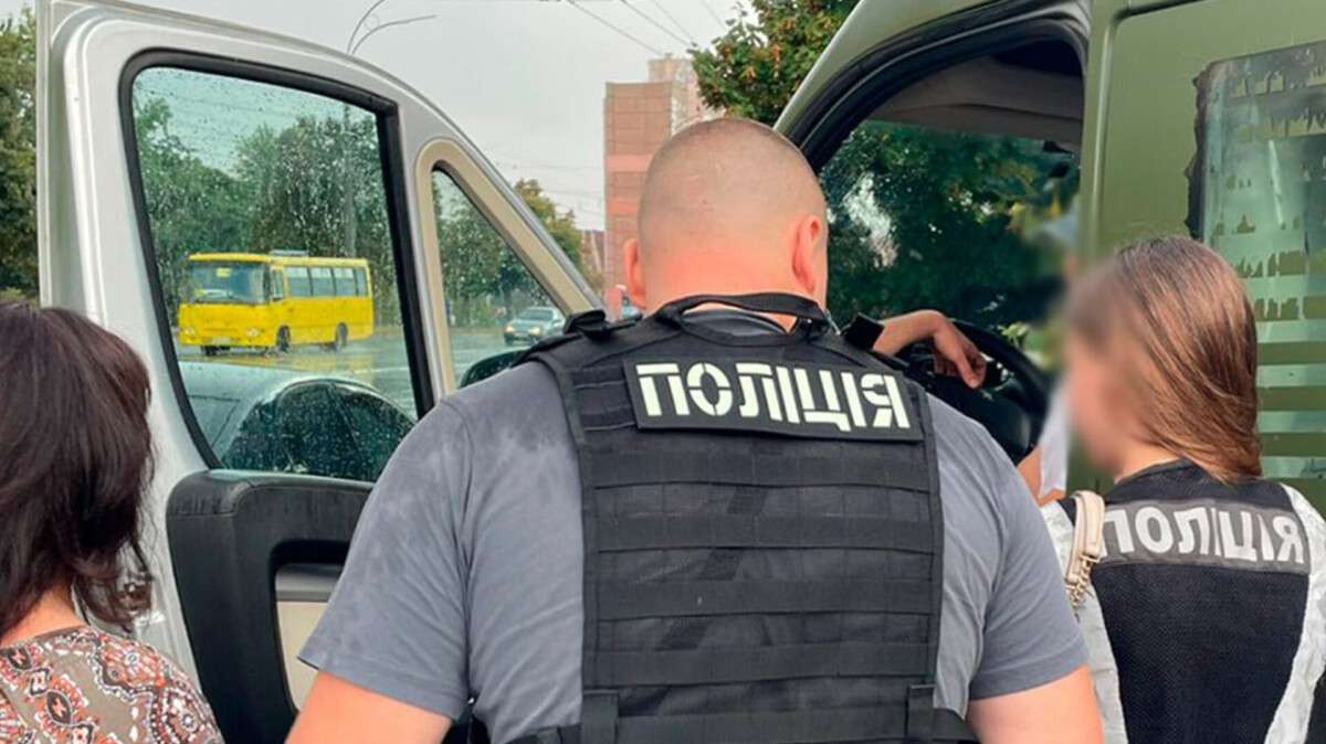 Наживалася на гуманітарних авто ЗСУ