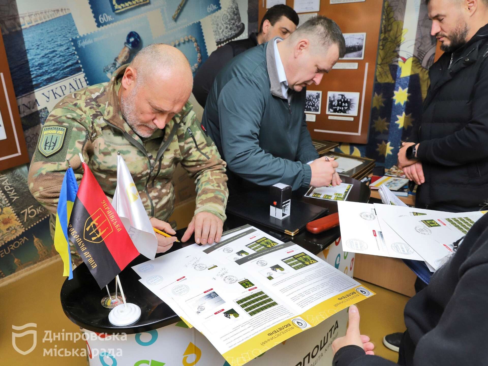 У Дніпрі провели спецпогашення поштової марки