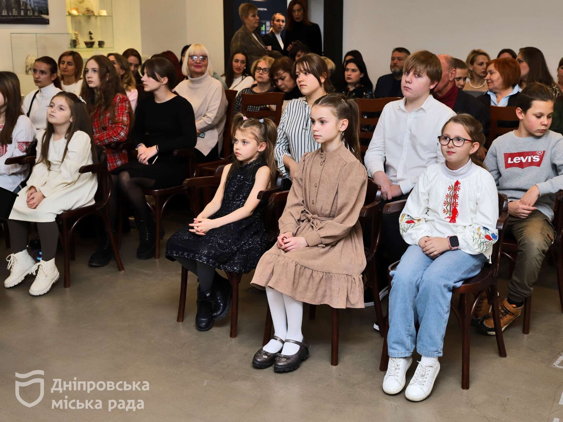 Діти загиблих захисників з Дніпра отримали омріяні музичні інструменти