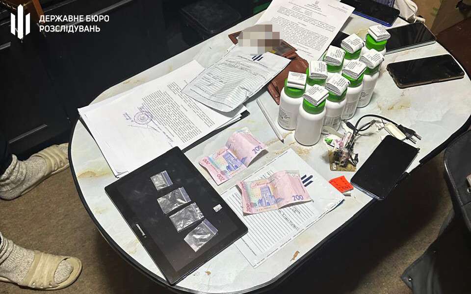 На Дніпропетровщині прикордонник торгував канабісом та метамфетаміном