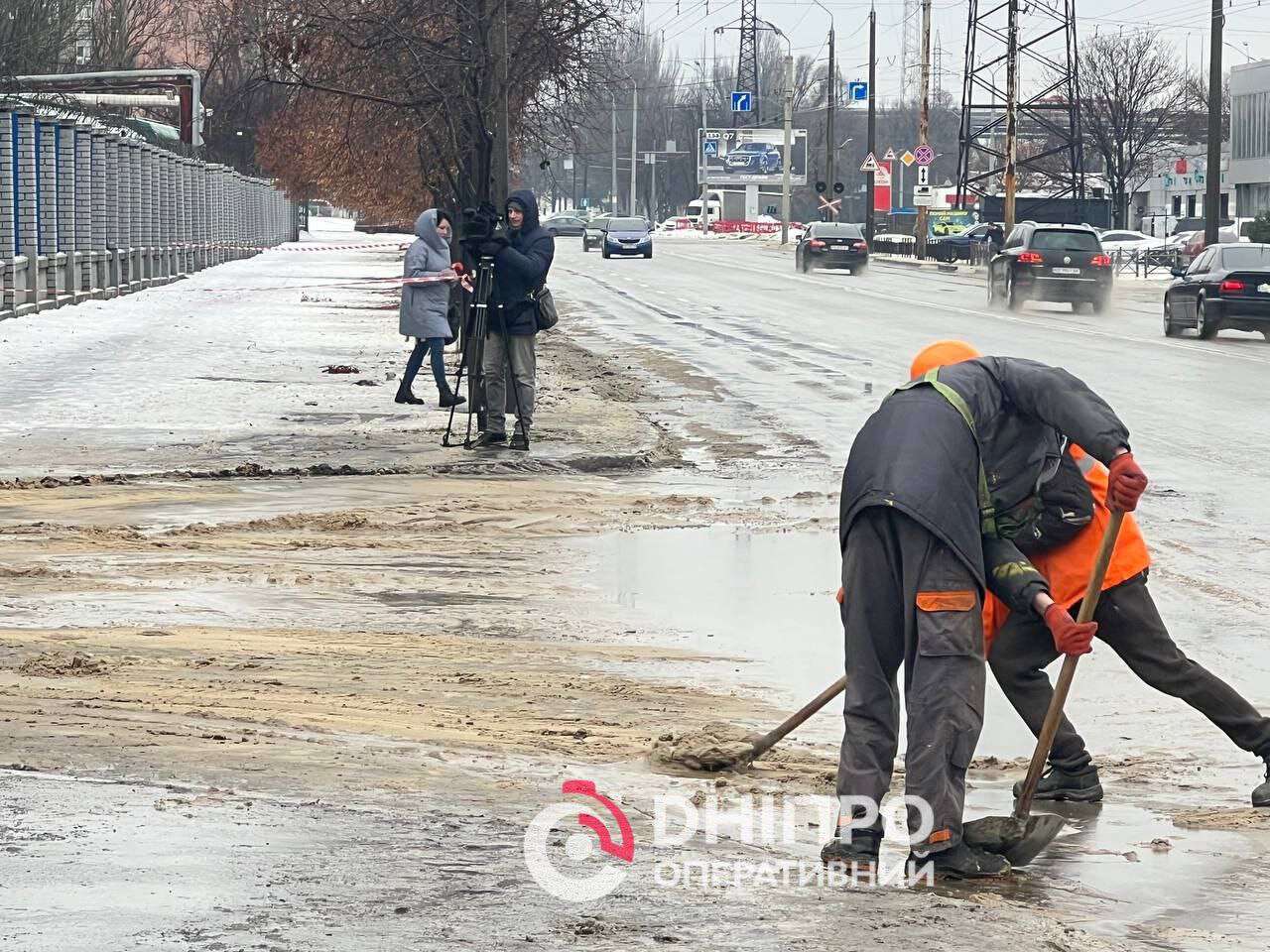 Рух Січеславською Набережною відновили після обстрілу 5 січня