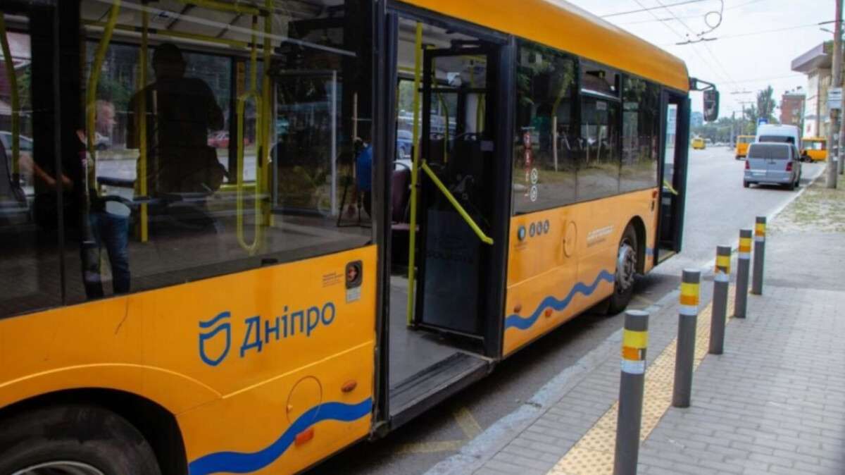 Перекриють Самарський міст з 1 квітня: зміни в русі автобусів