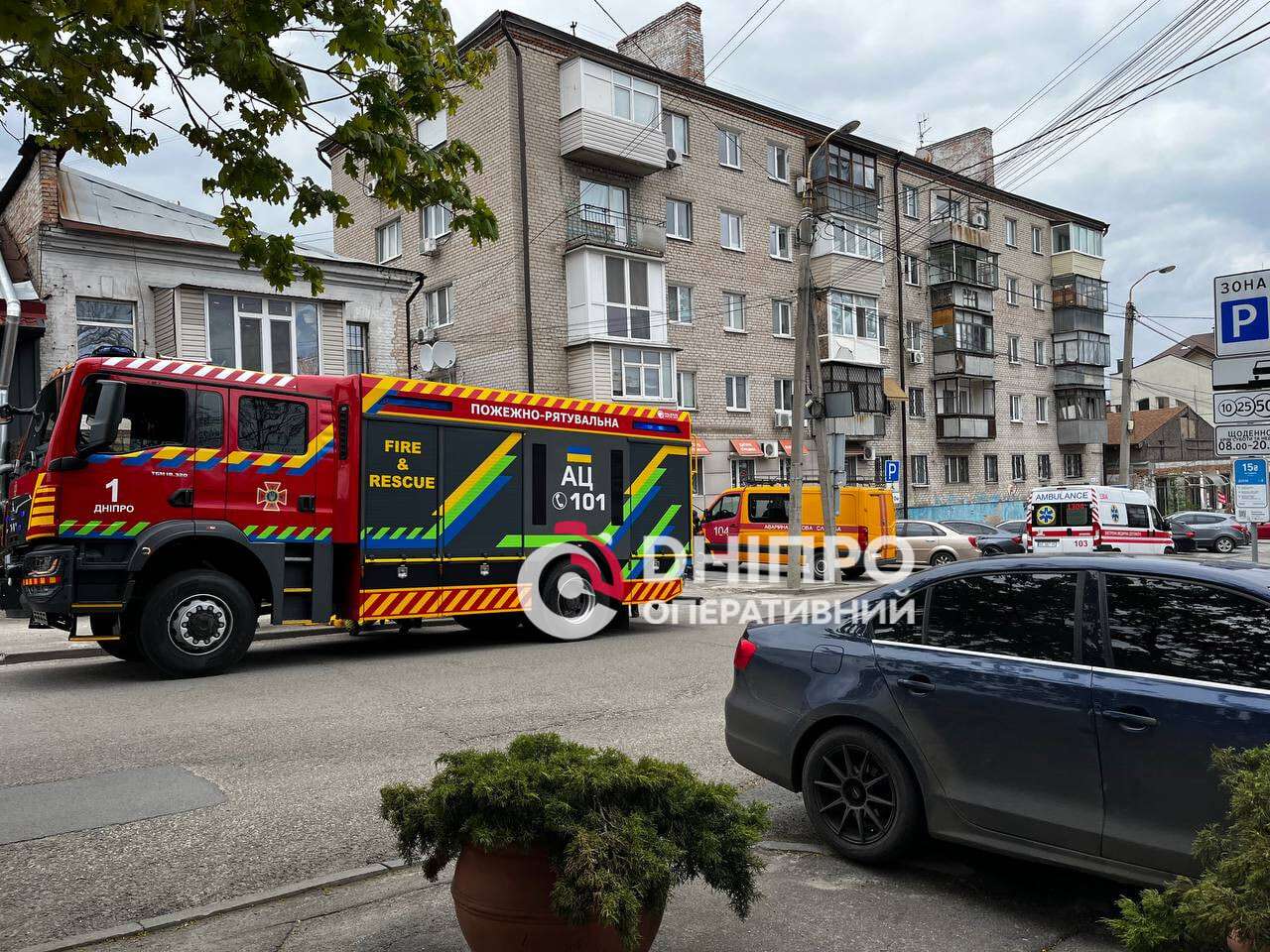 BMW вʼїхав у газову трубу на Троїцькій 22.04: подробиці та фото