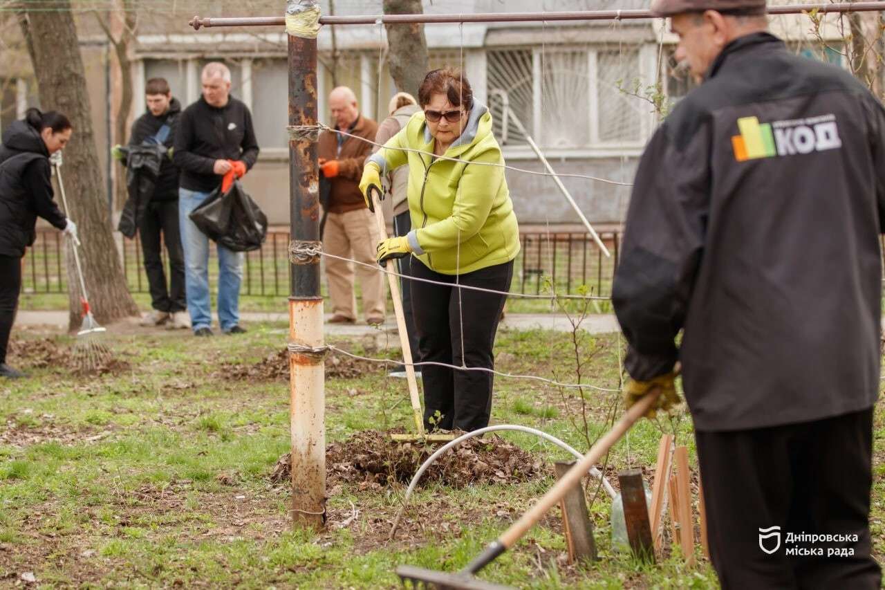 Весняне прибирання: лівий берег міста об'єднався заради чистоти та затишку