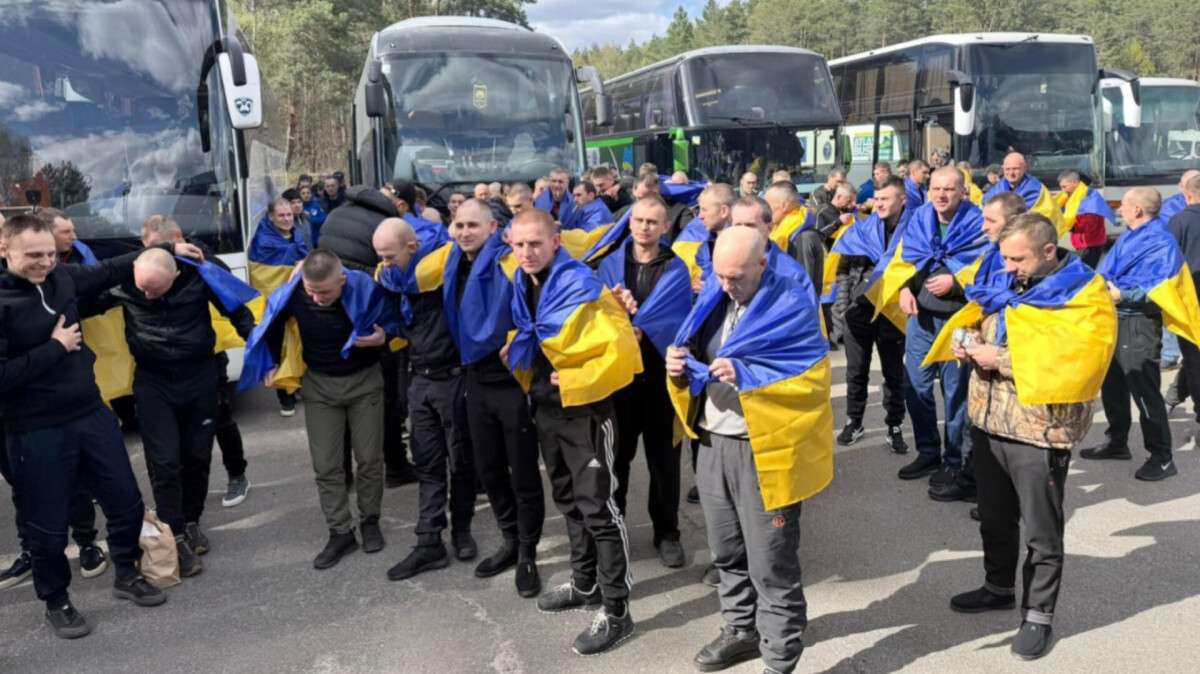 73-й обмін військовополоненими 24.04: додому повернулися 193 Захисник