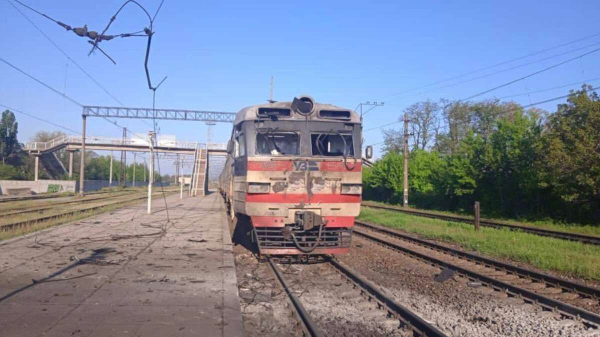 Приміський потяг Запоріжжя-Синельникове опинився під ударом ворога, є постраждалі 15.05