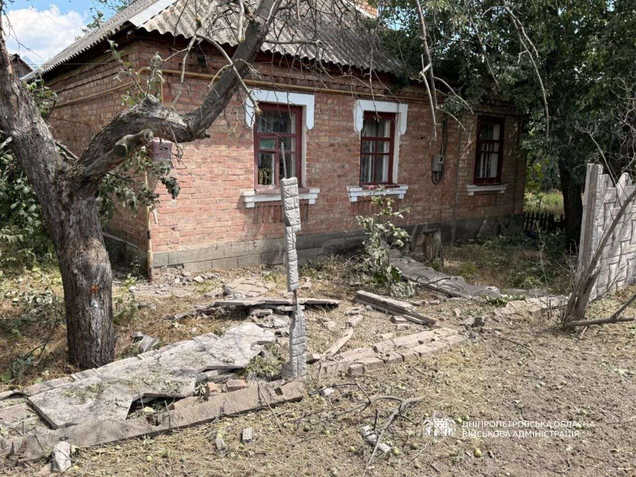 Атаки 28.06: на Дніпропетровщині пошкоджені житлові будинки, виникла пожежа