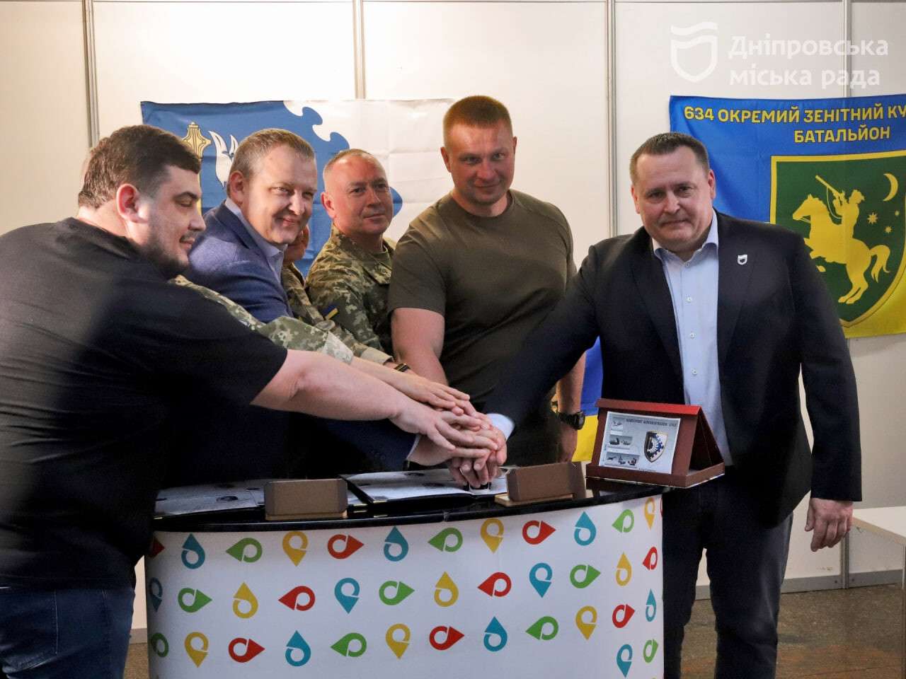 Мер Філатов та керівник ДніпроОВА привітали військових із 10-ю річницею створення ПвК