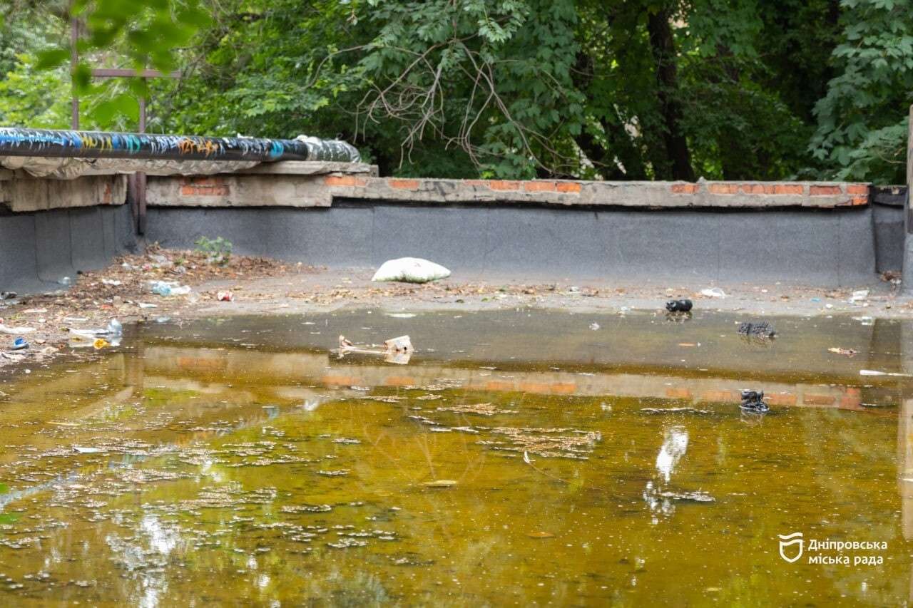 Зірвана ізоляція, графіті та сміття: працівники КП