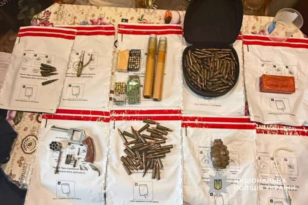 У Дніпрі чоловік незаконно зберігав зброю та боєприпаси
