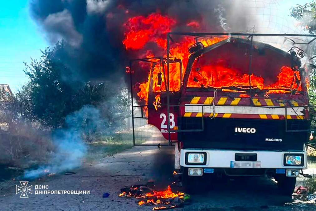 На Дніпропетровщині росіяни атакували рятувальників, які гасили пожежу після обстрілу