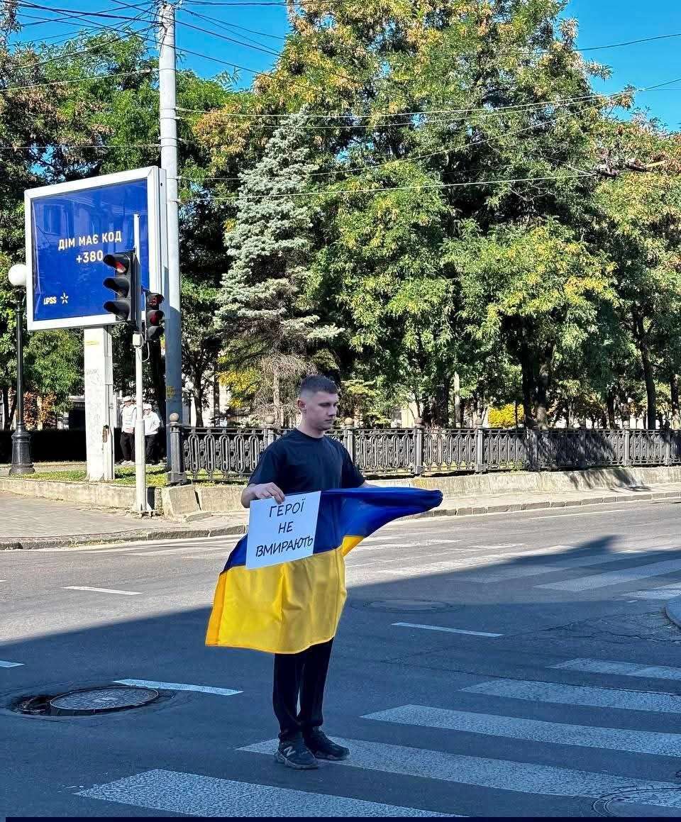 Щосуботи у Дніпрі ветерани та родини полеглих Героїв долучаються до акції «Хвилина мовчання»
