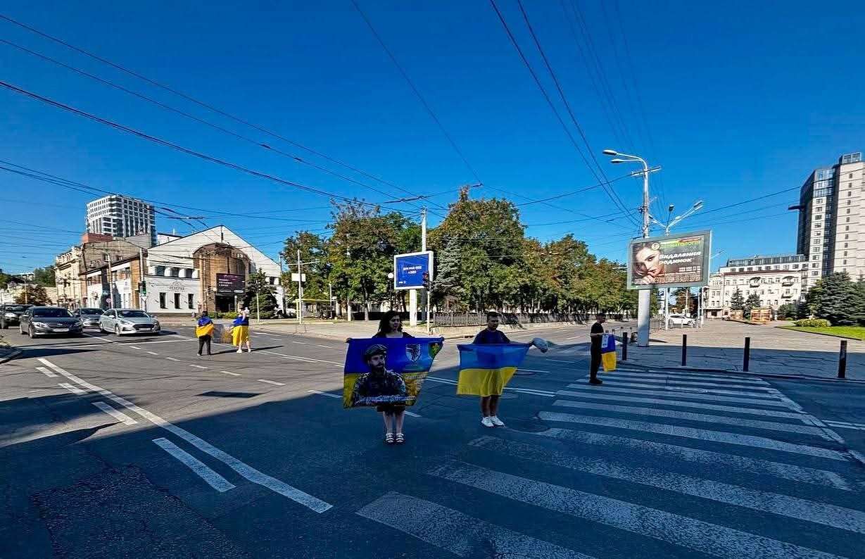 Щосуботи у Дніпрі ветерани та родини полеглих Героїв долучаються до акції «Хвилина мовчання»