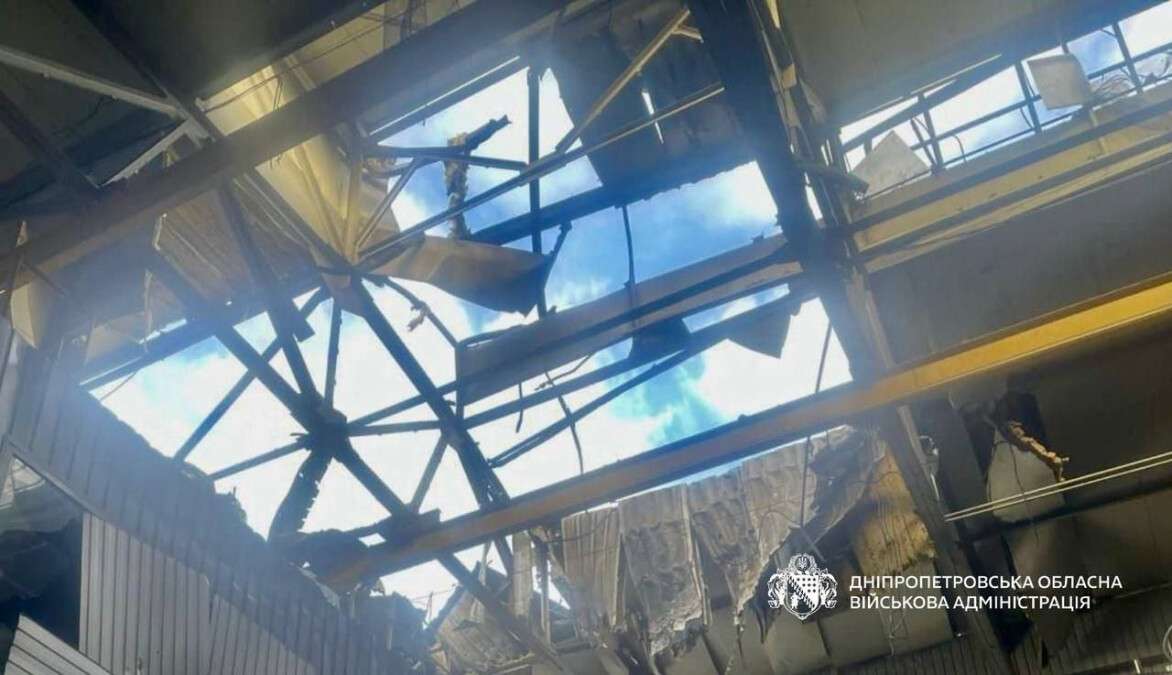 Ворог атакував підприємство у Дніпрі: є поранені